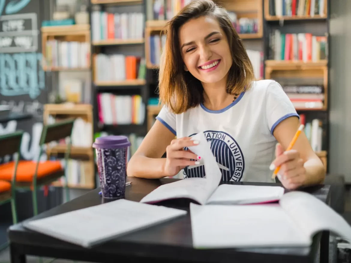 Como garantir uma vaga no FIES em 2025: são mais de 112 mil oportunidades para estudar em uma faculdade particular