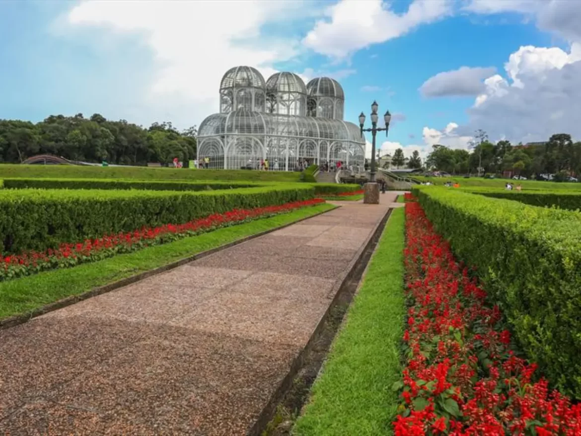Curitiba é reconhecida como um dos melhores lugares para viajar em 2025