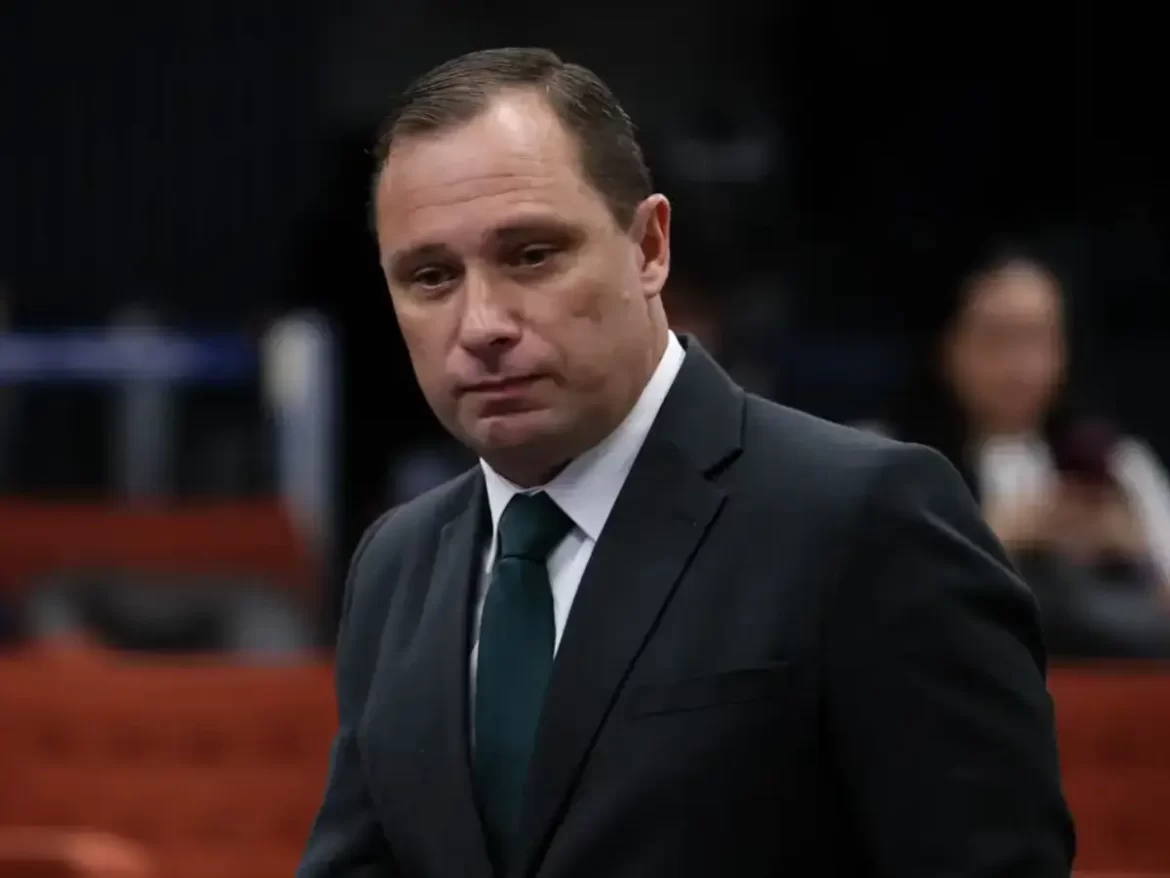 Mauro Cid confirma que Bolsonaro leu e alterou minuta com proposta golpista