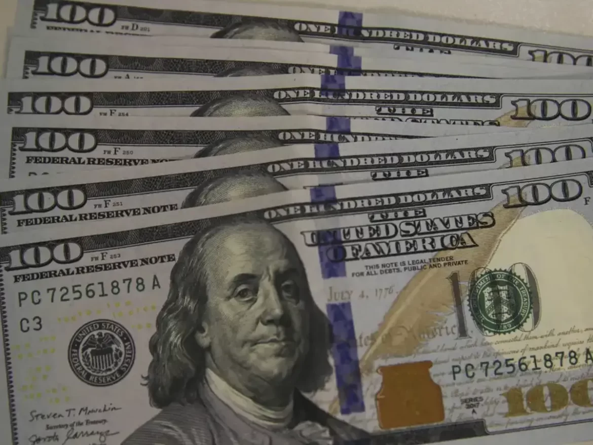 dólar fecha em queda e atinge o menor valor em oito meses após conversa entre trump e xi