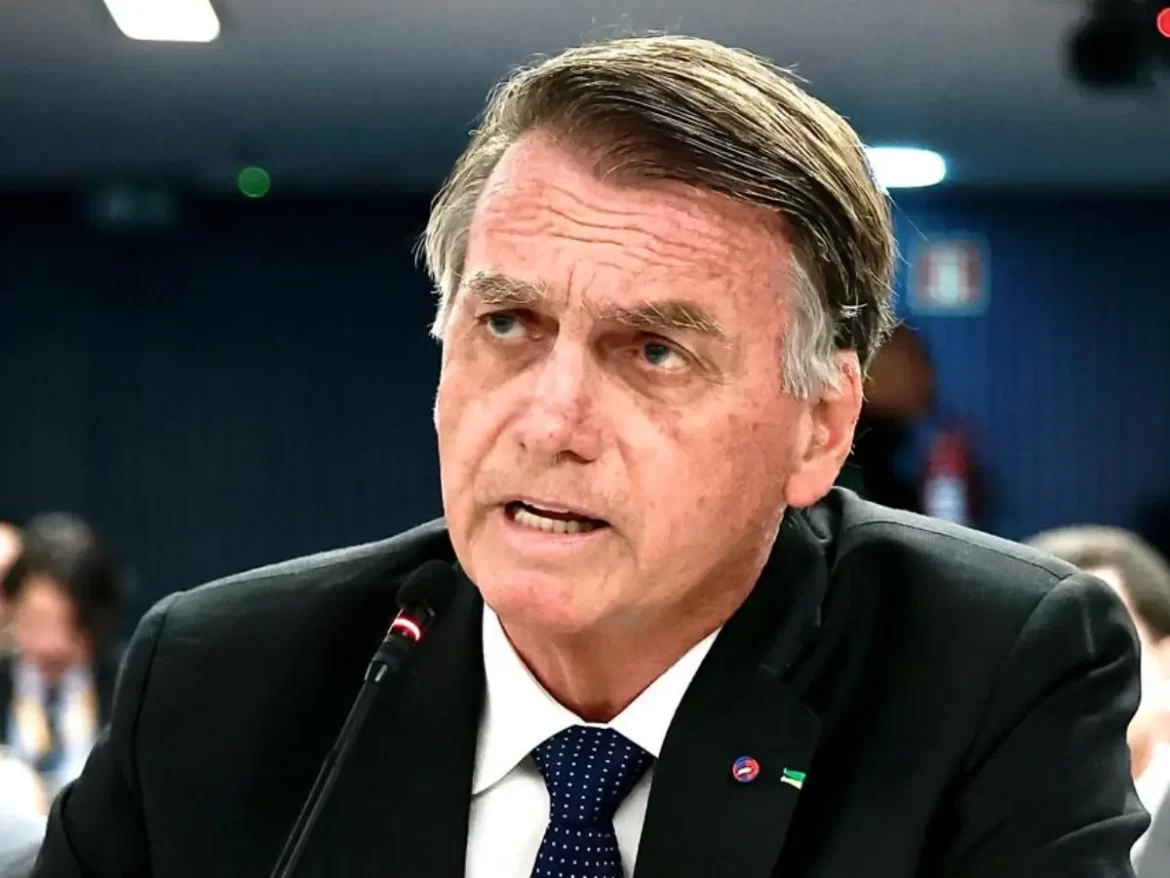 Bolsonaro chama de “malucos” manifestantes acampados após eleições de 2022