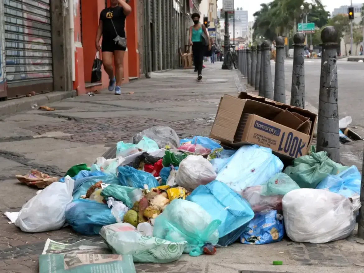 Multa para quem descartar lixo em vias públicas